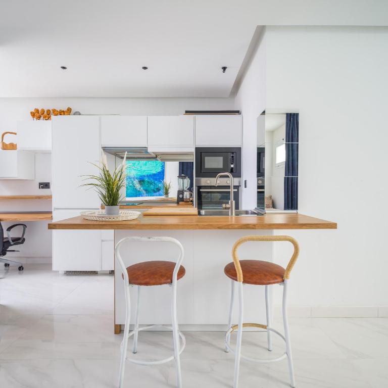 Las Palmas Beach Penthouse - Two-Bedroom Apartment - 16