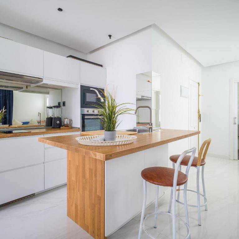 Las Palmas Beach Penthouse - Two-Bedroom Apartment - 15