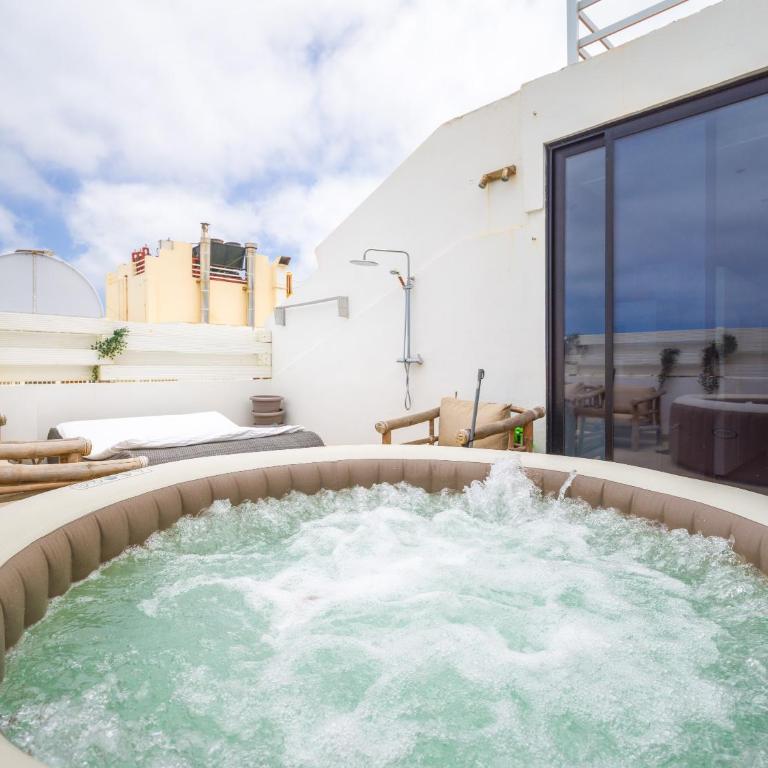 Las Palmas Beach Penthouse - Two-Bedroom Apartment - 23