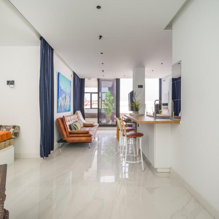 Las Palmas Beach Penthouse - Two-Bedroom Apartment - 4