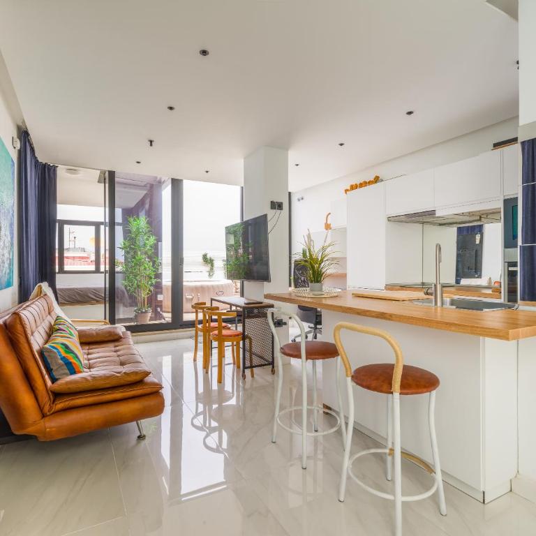 Las Palmas Beach Penthouse - Two-Bedroom Apartment - 28
