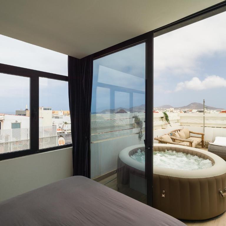 Las Palmas Beach Penthouse - Two-Bedroom Apartment - 31