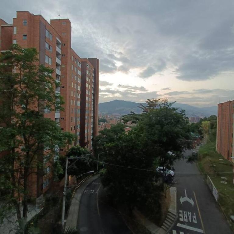 Comfortable Apt Envigado 3 Rooms 5 Beds - One-Bedroom Apartment - 2