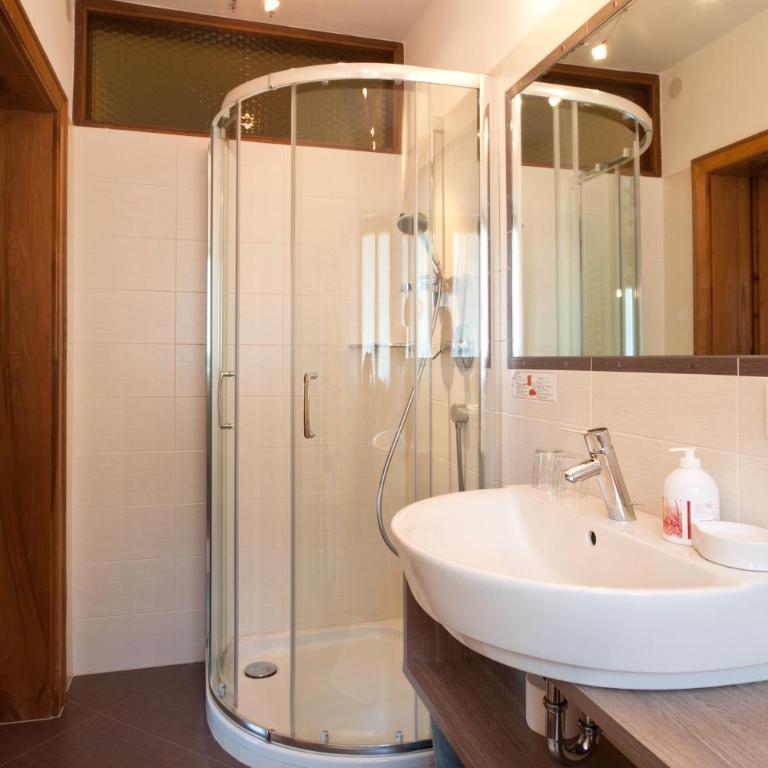 Hotel Pension Sonnegg - Vierbettzimmer - 10