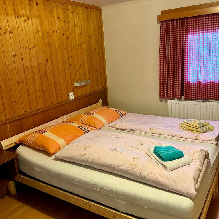 SKILL Mountain Lodge - Ski und Bike Hostel im Sommer mit JOKER CARD - Standard Doppelzimmer mit Gemeinschaftsbad - 26