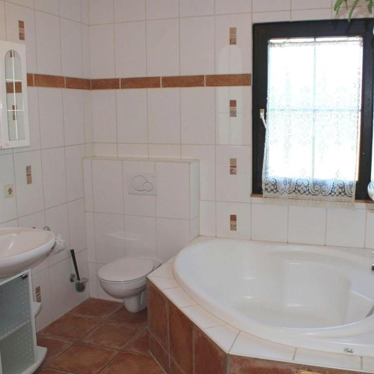 Ferienhaus Nr 35, Kategorie Komfort L, behindertenfreundlich, Feriendorf Hochbergle, Allgäu - Ferienhaus - 11
