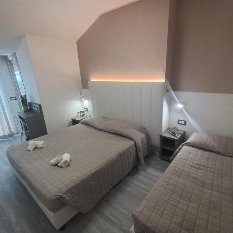 Hotel Cannes - Camera Tripla Superior con Vista Mare - 4