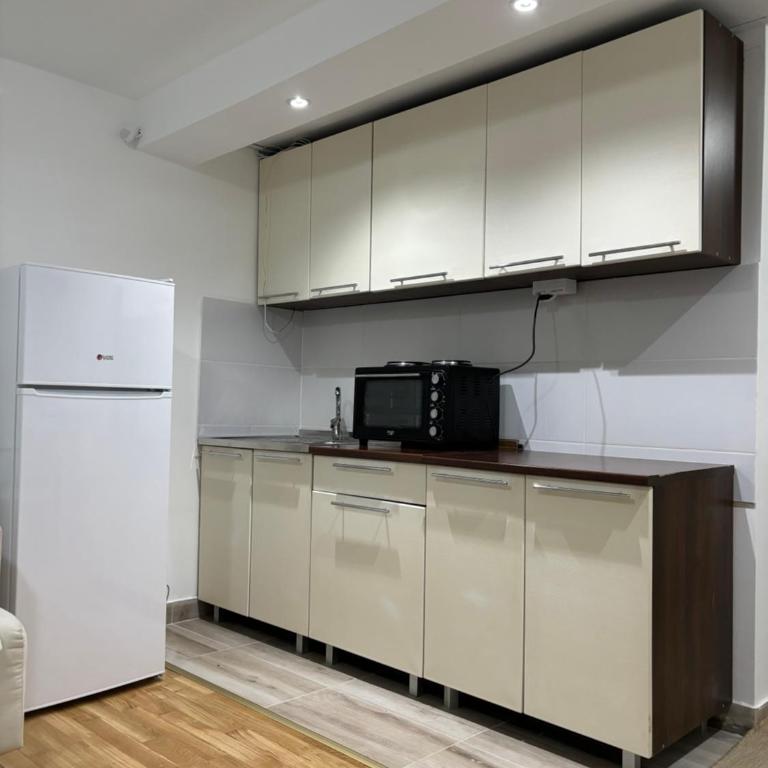 Terzibašin Konak - Dvokrevetna Soba sa Bračnim Krevetom i Pogledom na Park - 3