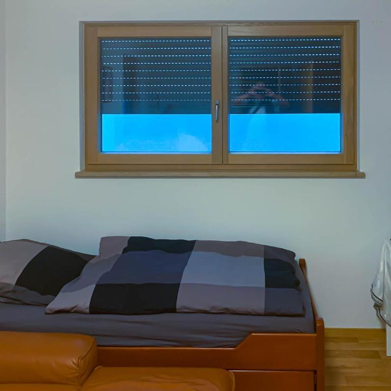 Wohnung möbliert, abgeschlossen und verkehrsgünstig gelegen - One-Bedroom Apartment - 2