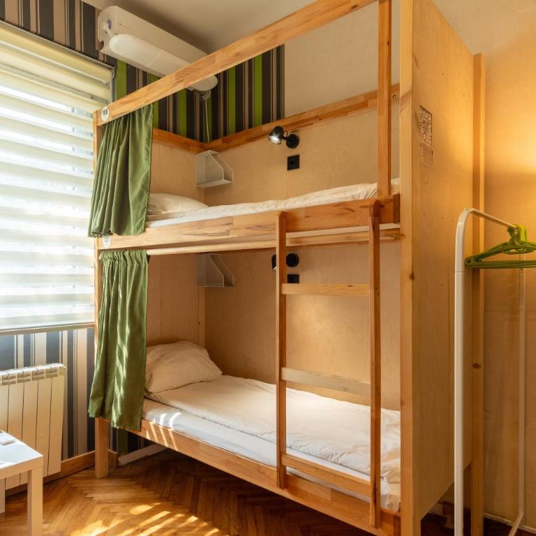 Cabbage Hostel - Krevet u 6-krevetnoj Mešanoj Spavaonici - 4