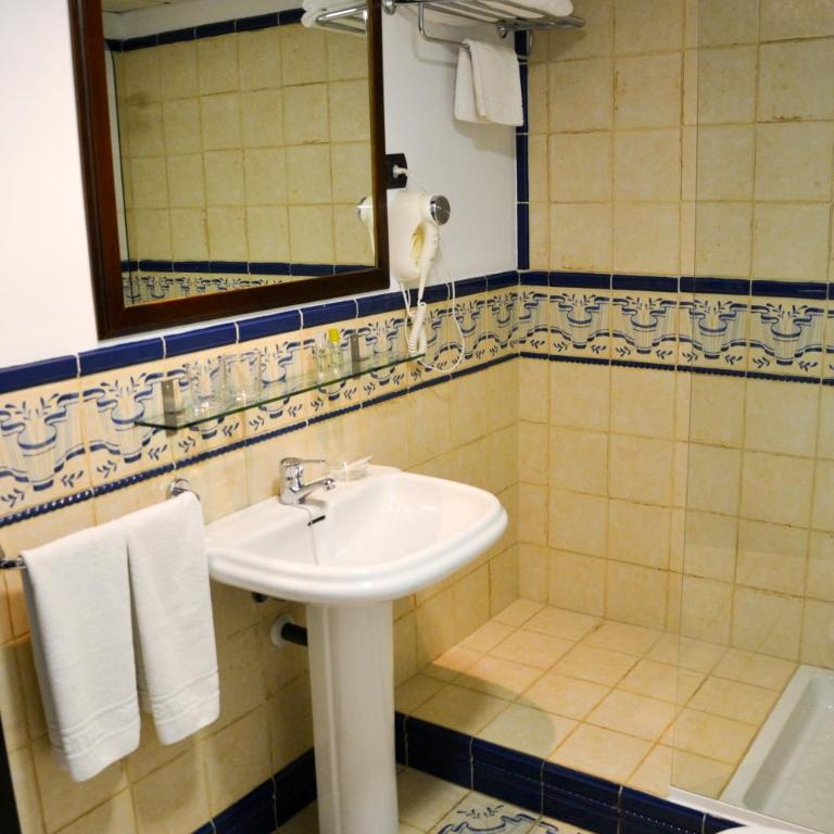 I AM La Posada Hotel and Apartment - Double Room with Private Bathroom - 11