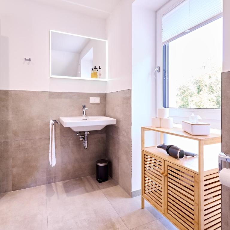 Xzllenz - 4 Schlafzimmer, Zentral, Parken, U-Bahn, 2 Bäder, 4 Smart-TV, optional Einzelbett - Haus mit 4 Schlafzimmern - 16