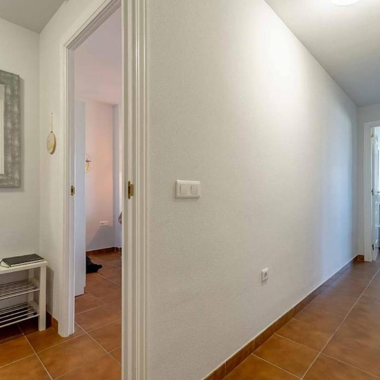 27-Cozy Apartment, Spacious Terrace in Fuengirola - Two-Bedroom Apartment - 16