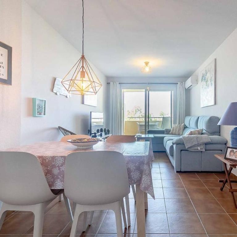 27-Cozy Apartment, Spacious Terrace in Fuengirola - Two-Bedroom Apartment - 4
