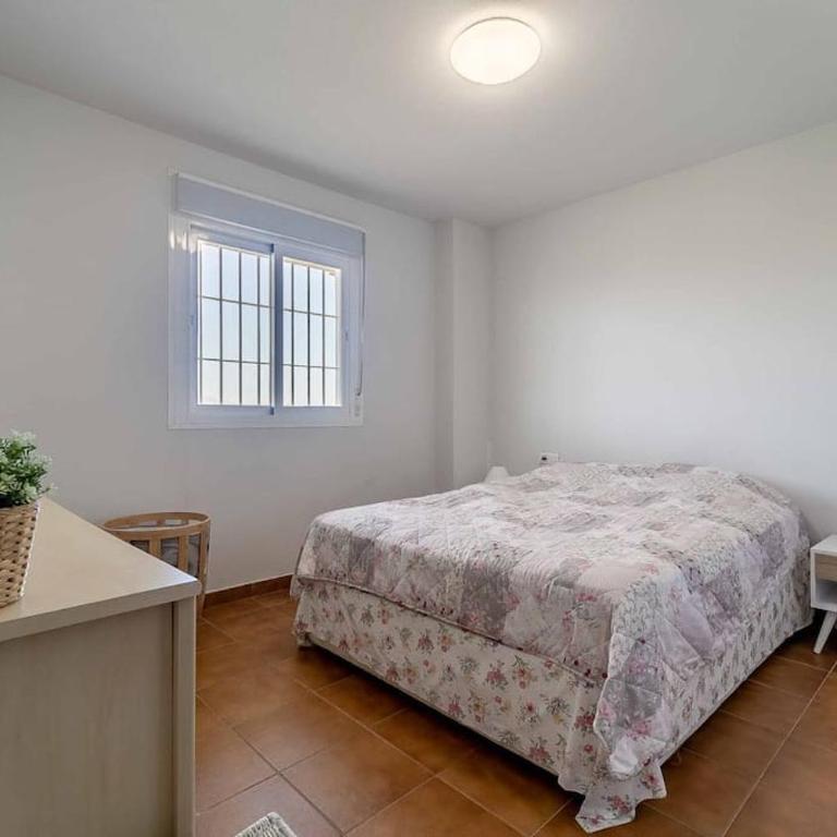 27-Cozy Apartment, Spacious Terrace in Fuengirola - Two-Bedroom Apartment - 11