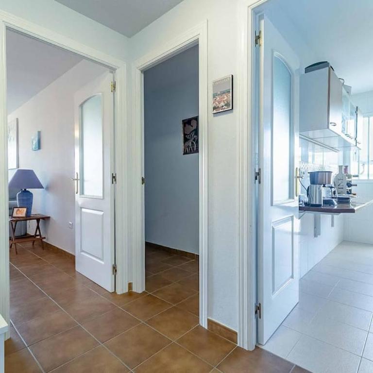 27-Cozy Apartment, Spacious Terrace in Fuengirola - Two-Bedroom Apartment - 10