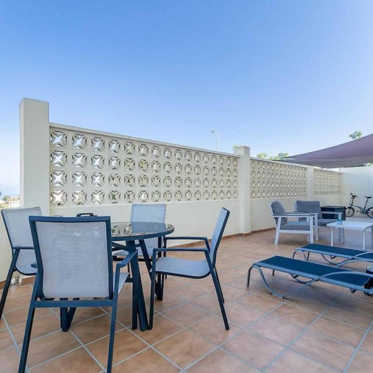 27-Cozy Apartment, Spacious Terrace in Fuengirola - Two-Bedroom Apartment - 22