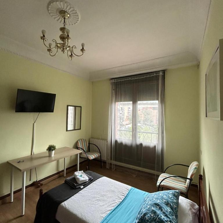 FlipHouse Rooms Pensión⭐ - Double Room with Balcony - 5