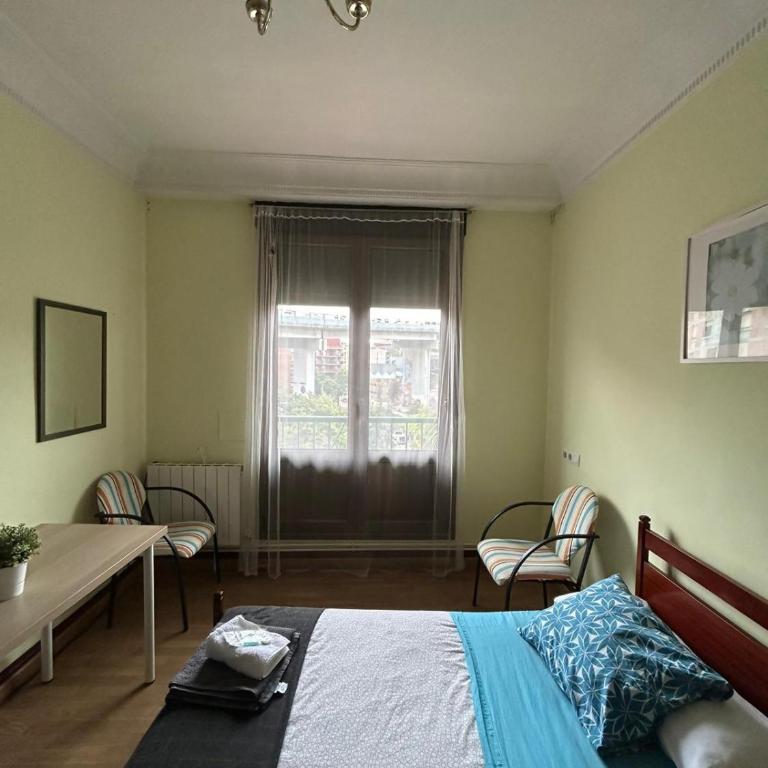 FlipHouse Rooms Pensión⭐ - Double Room with Balcony - 6