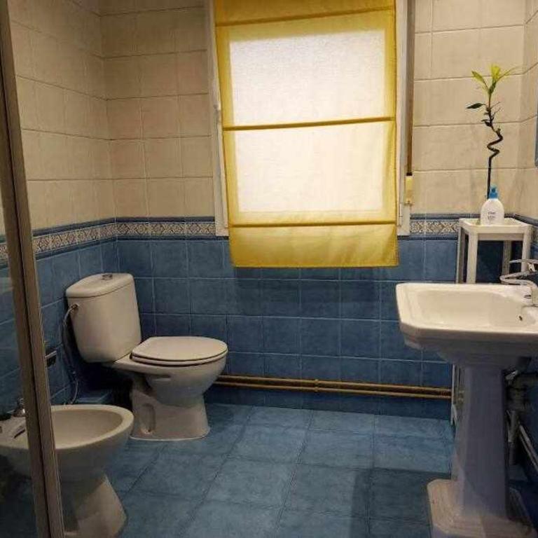 FlipHouse Rooms Pensión⭐ - Double Room with Balcony - 7