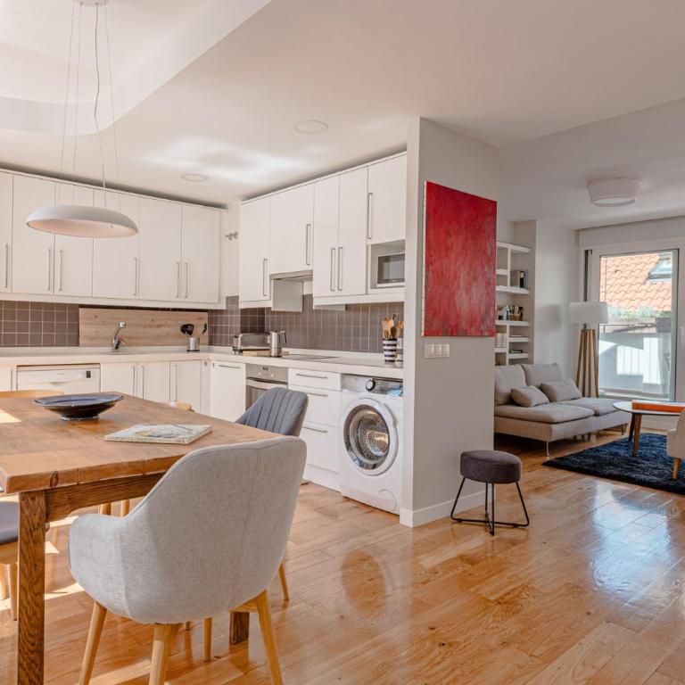 Espectacular Ático en el Centro - Two-Bedroom Apartment - 11