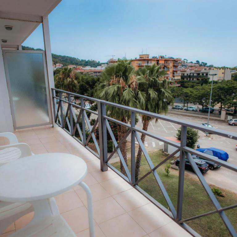 Marina Tossa - Habitación Triple con balcón - 8