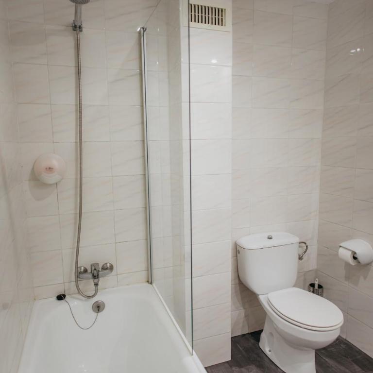 Marina Tossa - Habitación Triple con balcón - 9