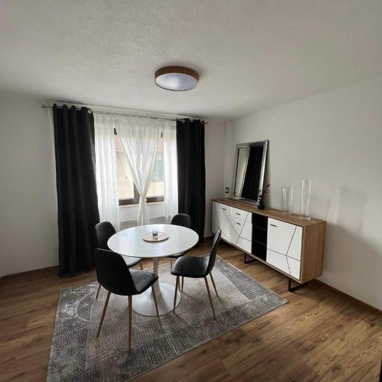 Apartman City Bihać - Three-Bedroom Apartment - 11