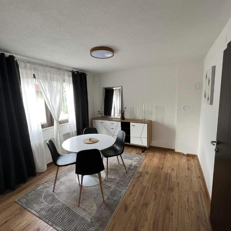 Apartman City Bihać - Three-Bedroom Apartment - 17