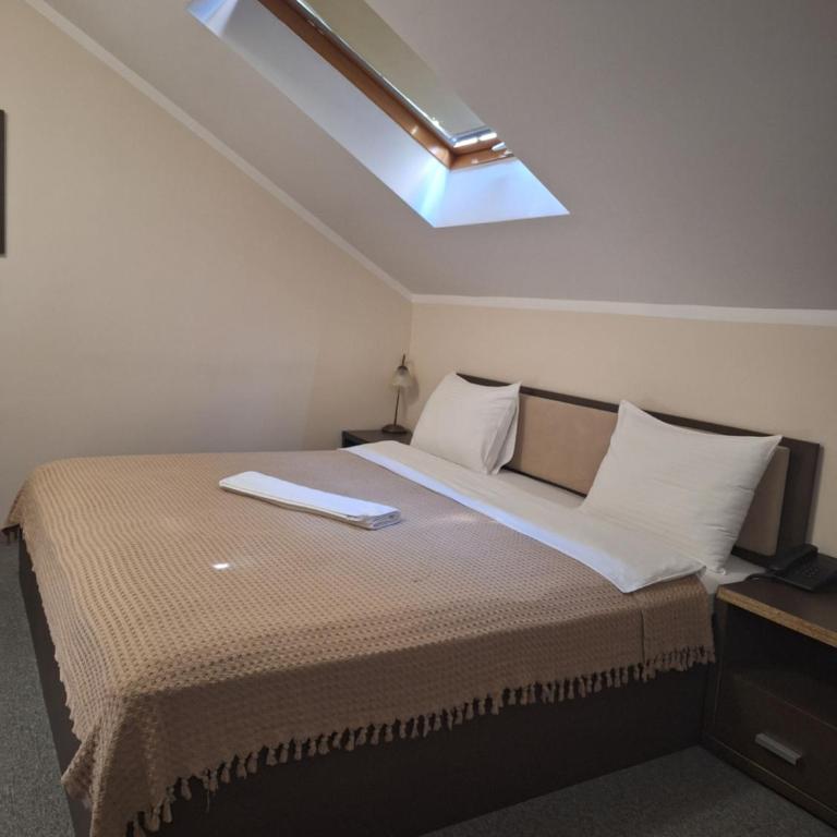 Garni Hotel Ema - Budget Double Room - 6