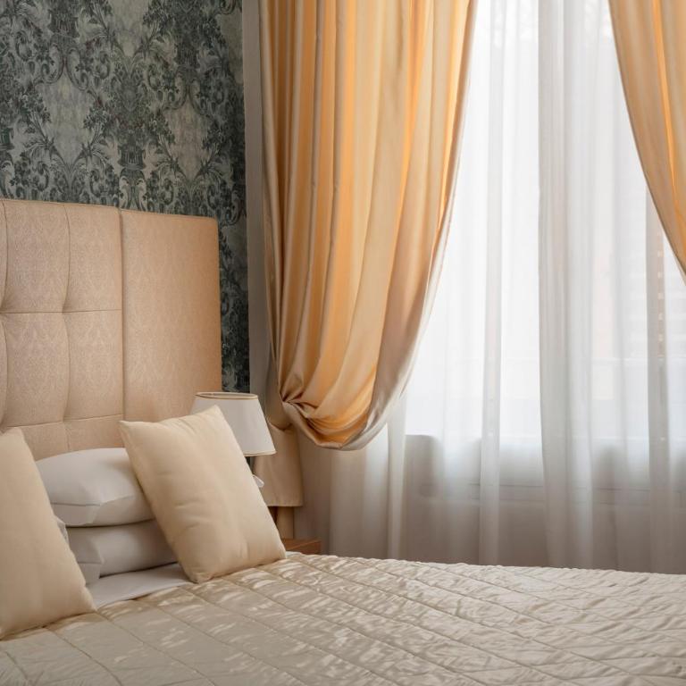 Albergo Rossini 1936 - Small & Charming - Deluxe Double Room - 10