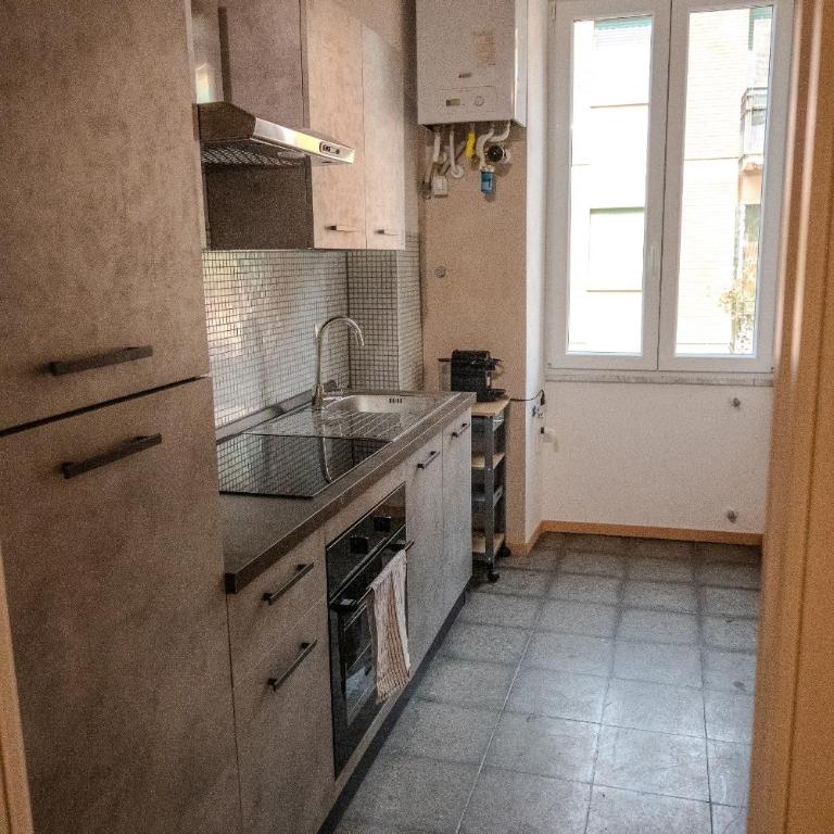 Home Holiday Rome - San Lorenzo - Appartamento con 2 Camere da Letto - 2