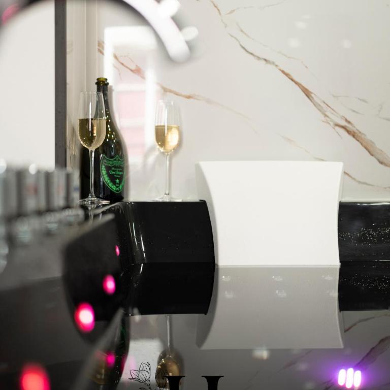 Magnifique Suite Luxe Jacuzzi Centre ville Nancy - Appartement 1 Chambre - 8