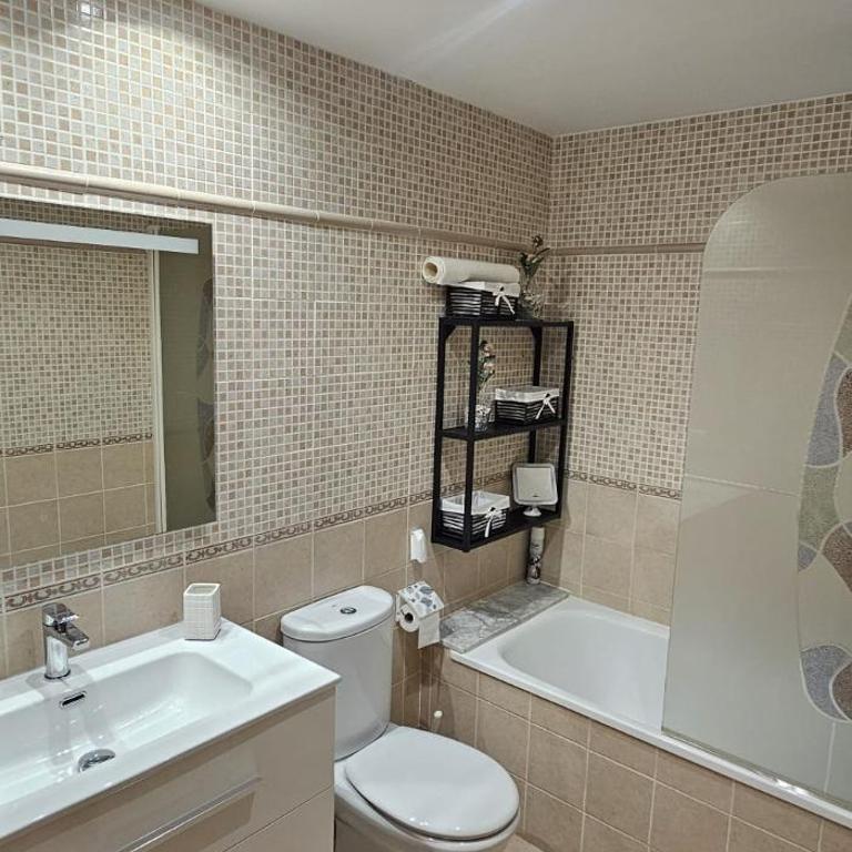 ACOGEDOR APARTAMENTO CON TERRAZA Y VISTAS AL JARDIN - One-Bedroom Apartment - 8