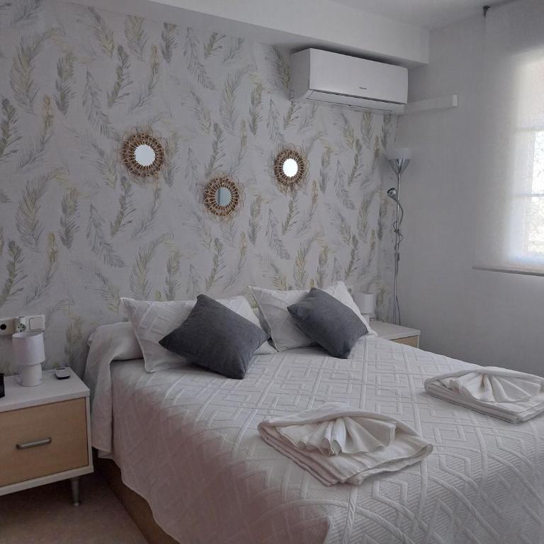 ACOGEDOR APARTAMENTO CON TERRAZA Y VISTAS AL JARDIN - One-Bedroom Apartment - 5