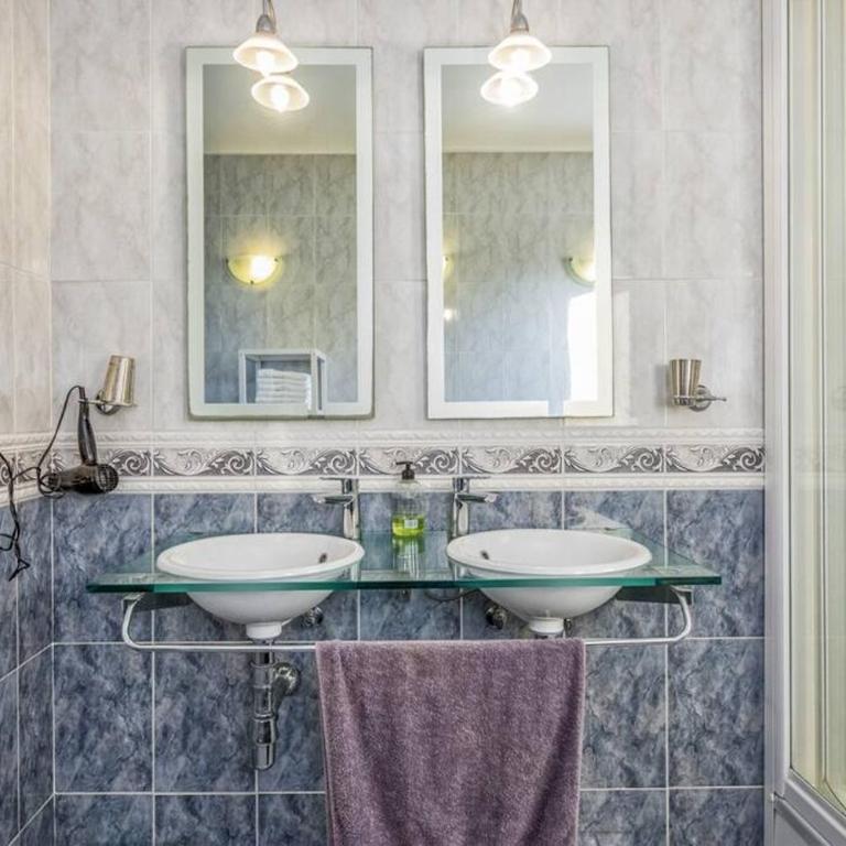 103-Penthouse Apartment, Stunning views, Marbella - Three-Bedroom Apartment - 18