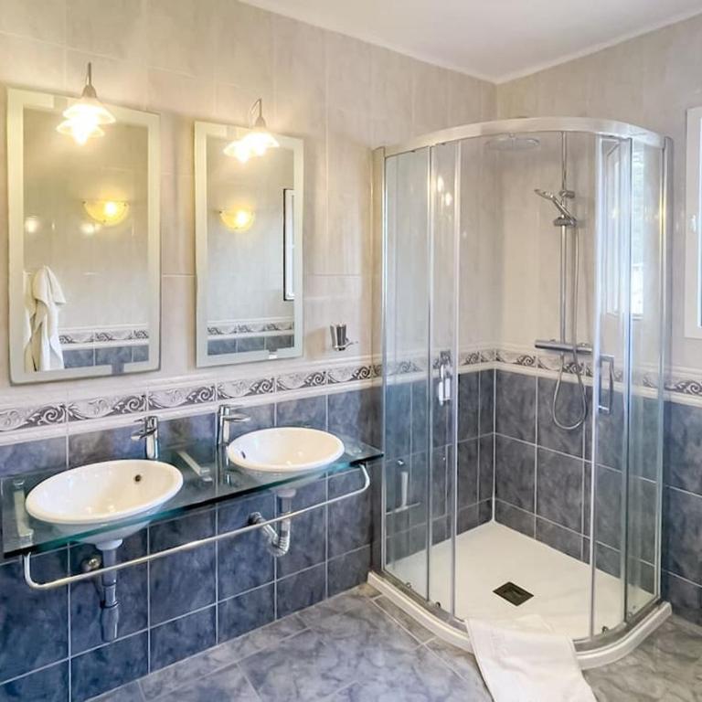 103-Penthouse Apartment, Stunning views, Marbella - Three-Bedroom Apartment - 16