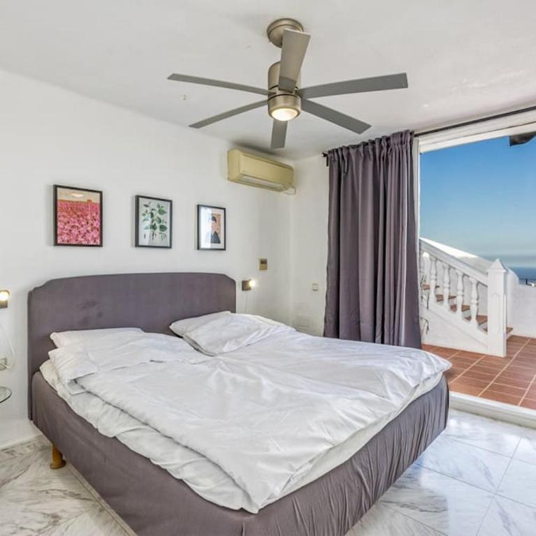 103-Penthouse Apartment, Stunning views, Marbella - Three-Bedroom Apartment - 11