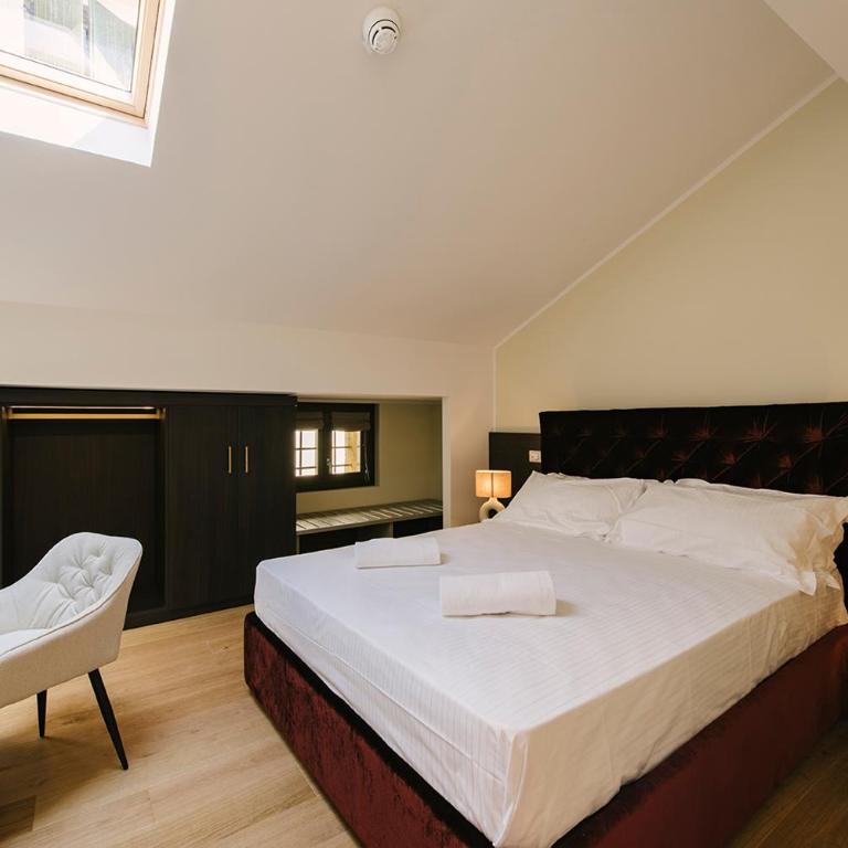 Palazzo Confalonieri da Lisca - Two-Bedroom Family Apartment - 4