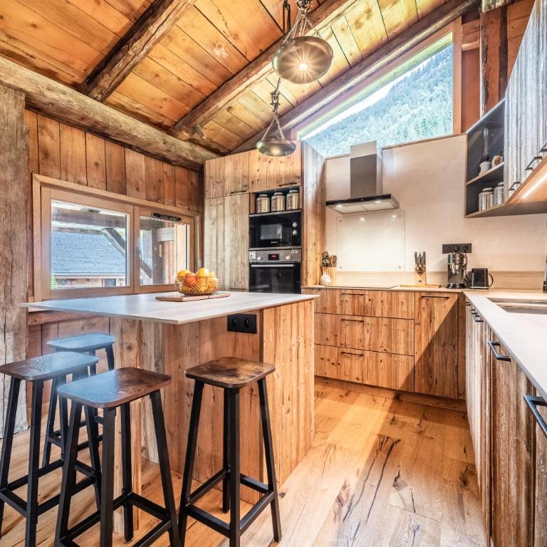 Le Soli 6 Bedroom Period Chalet 1798 Sleeps 12 Morzine - Chalet - 28