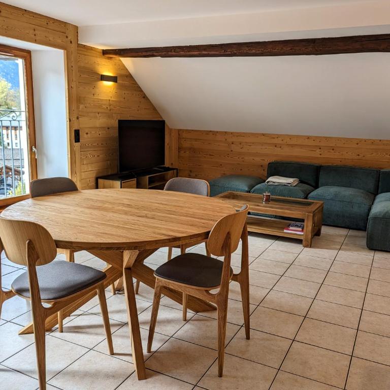 Beau Duplex 100m2 au cœur de Beaufort - avec vue montagnes - Two-Bedroom Apartment with Mountain View - 2