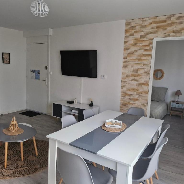 Escapade Montesquieu - Three-Bedroom Apartment - 4