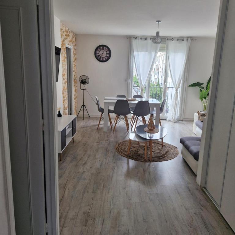 Escapade Montesquieu - Three-Bedroom Apartment - 2