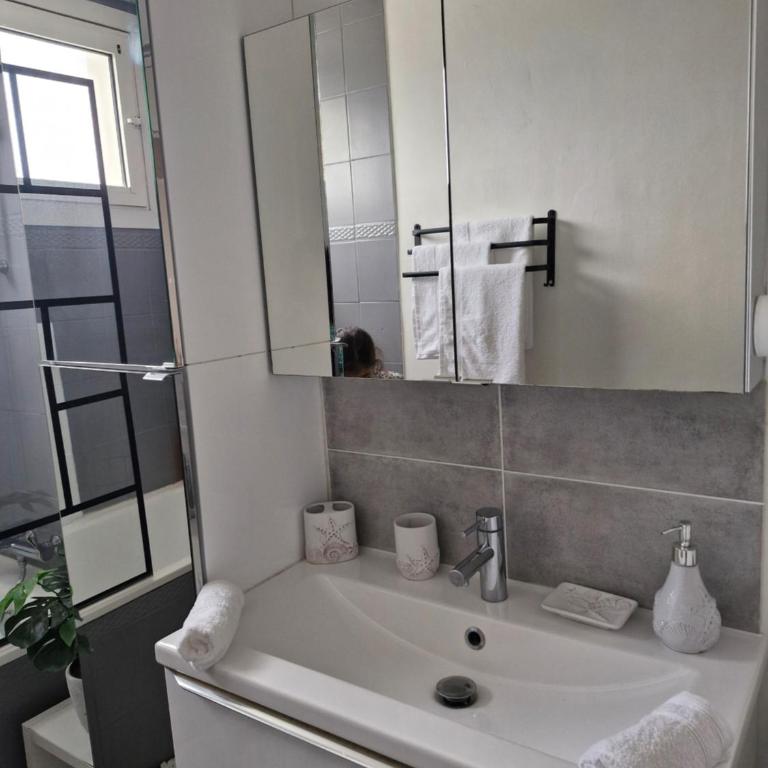 Escapade Montesquieu - Three-Bedroom Apartment - 17