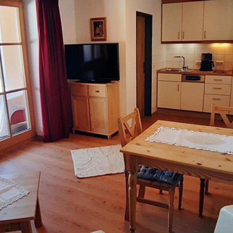 Gästehaus Kaiserwinkl - Apartment mit Blick auf die Berge - 1