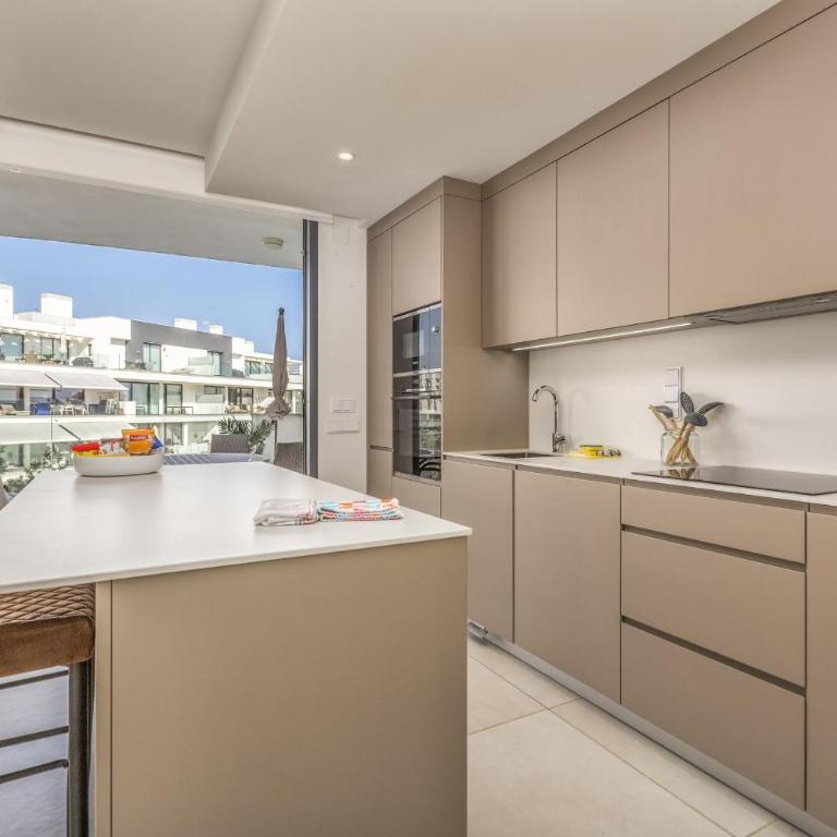 ViVi Homes - Deco Pool, Garden, Terrace & Beach - Apartment with Pool View - 22