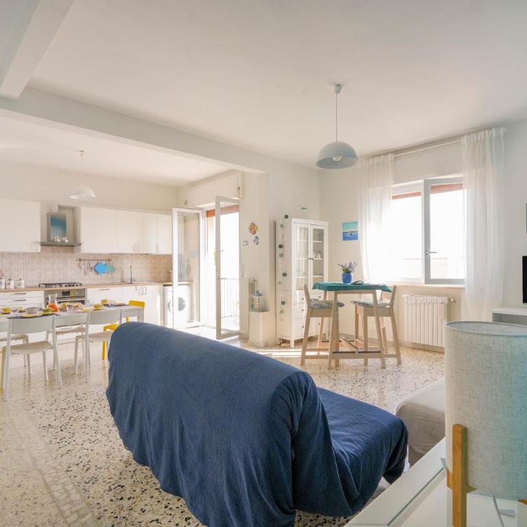 GuestHost - Mareluce Seaview Apartment - Apartment with View and Balcony - 8