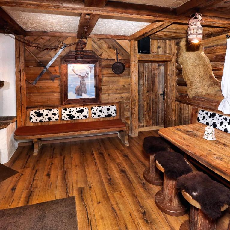 A CASA Rubin Chalet & Studio Resort - Luxuriöses Chalet mit 8 Schlafzimmern - 4