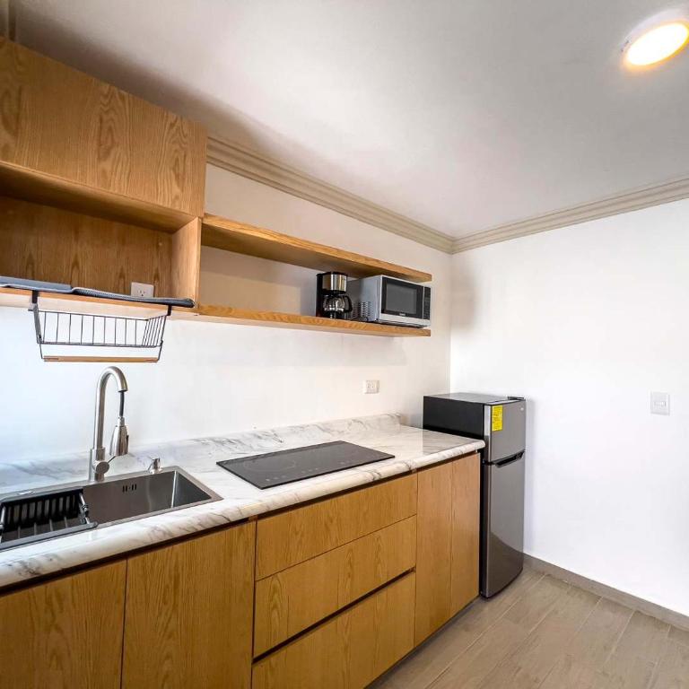 Modern Apartment with Home Office in Prime Location - Apartment - 4