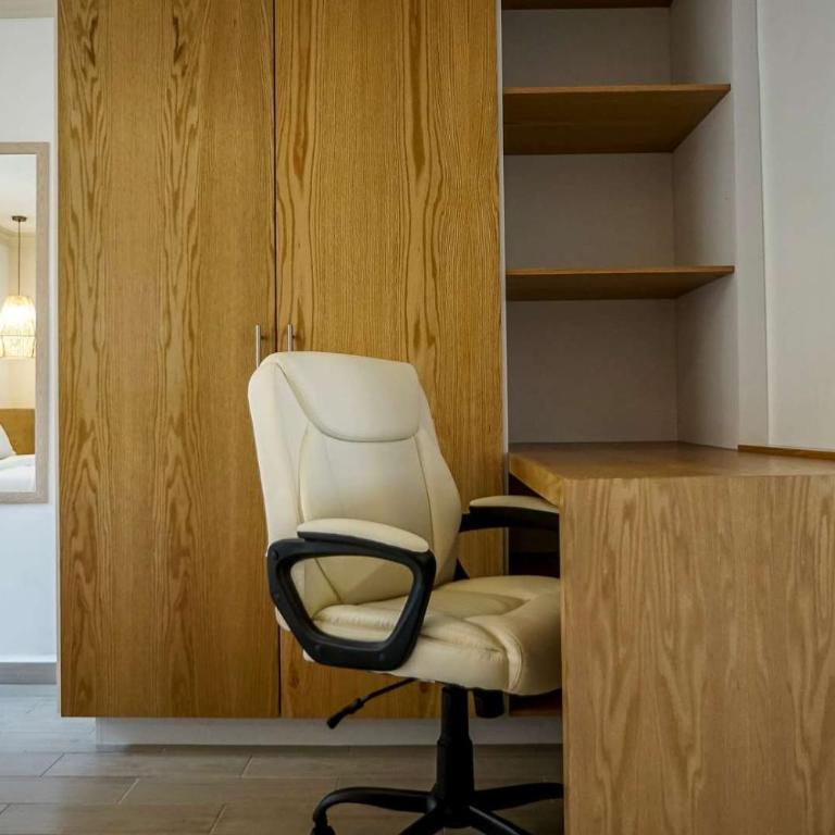 Modern Apartment with Home Office in Prime Location - Apartment - 5